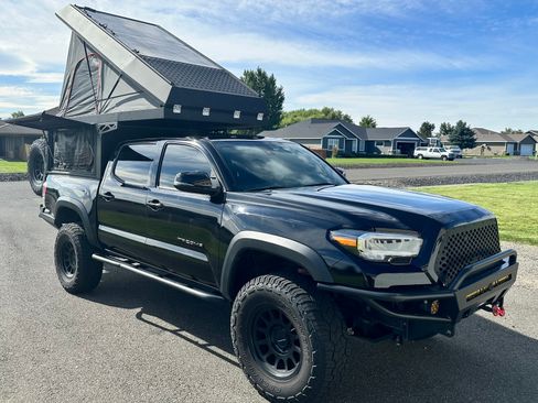 Used 2021 Toyota Tacoma TRD Off-Road w/ TRD Premium Off Road Package image 31