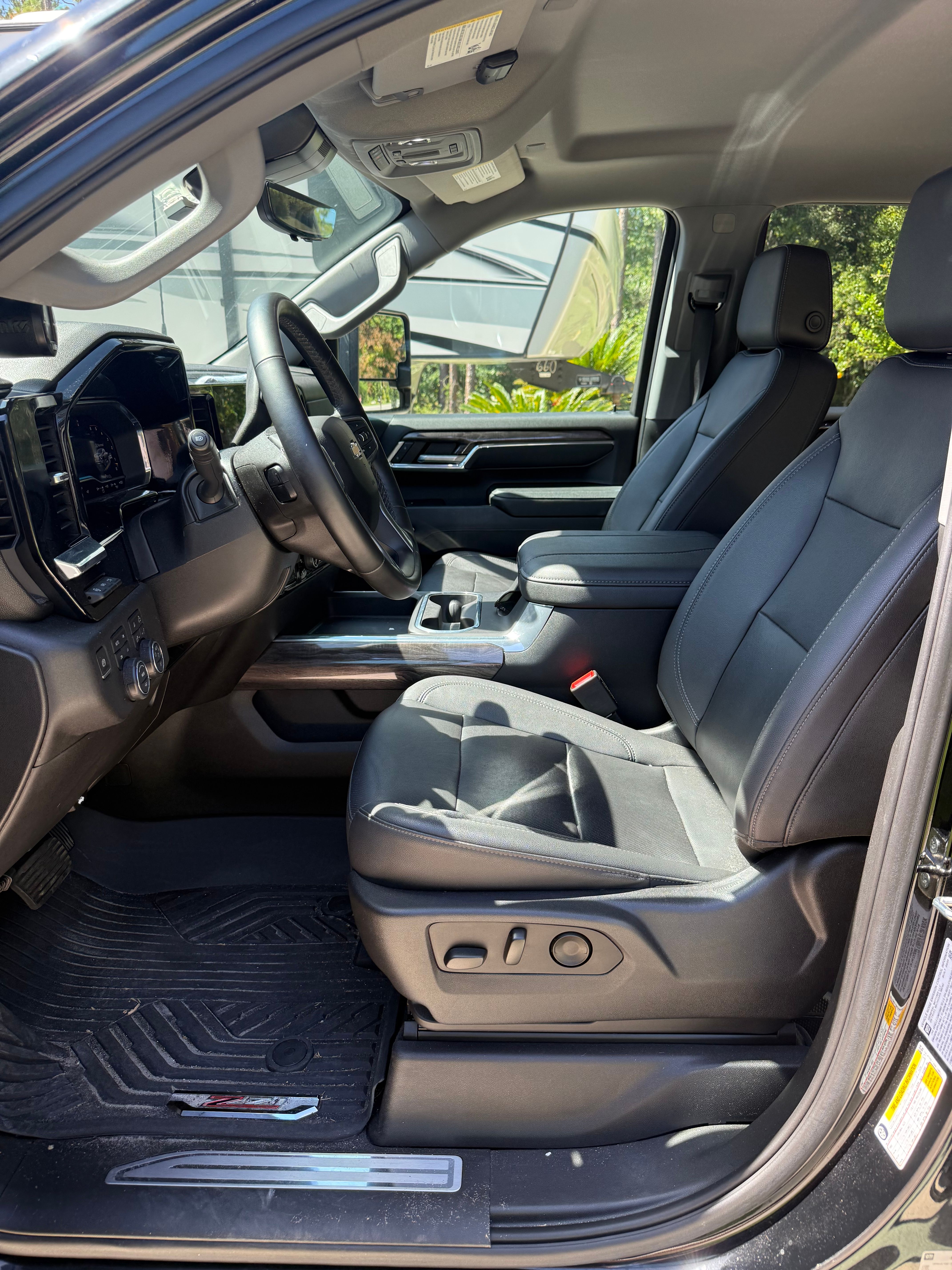 Used 2024 Chevrolet Silverado 2500 LTZ w/ LTZ Plus Package AWD/4WD image 15