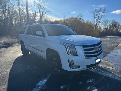 Used 2017 Cadillac Escalade ESV Premium Luxury image 4