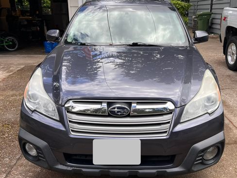 Used 2014 Subaru Outback 2.5i Premium AWD/4WD image 2