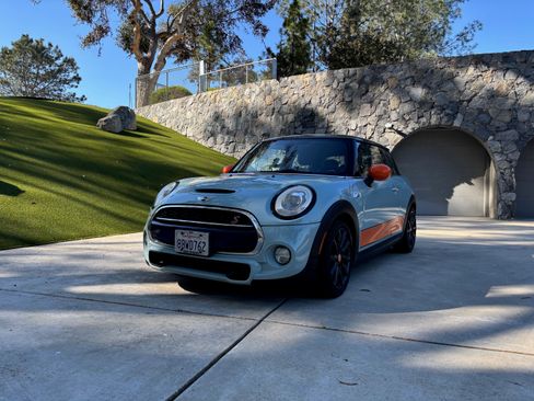 Used 2018 MINI Cooper S image 1