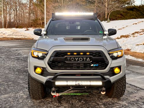 Used 2019 Toyota Tacoma TRD Sport image 10