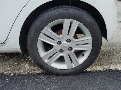 Used 2015 Chevrolet Spark LT image 2