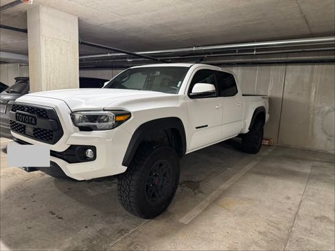 Used 2023 Toyota Tacoma TRD Off-Road w/ TRD Premium Off Road Package AWD/4WD image 9