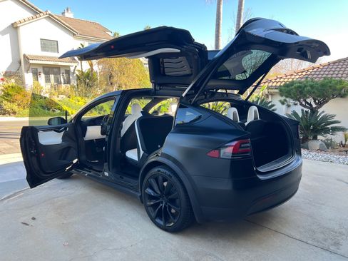 Used 2021 Tesla Model X Long Range image 2