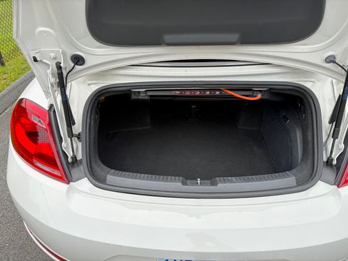 Used 2013 Volkswagen Beetle 2.0T FWD image 22
