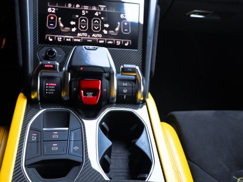 Used 2022 Lamborghini Urus AWD/4WD image 19