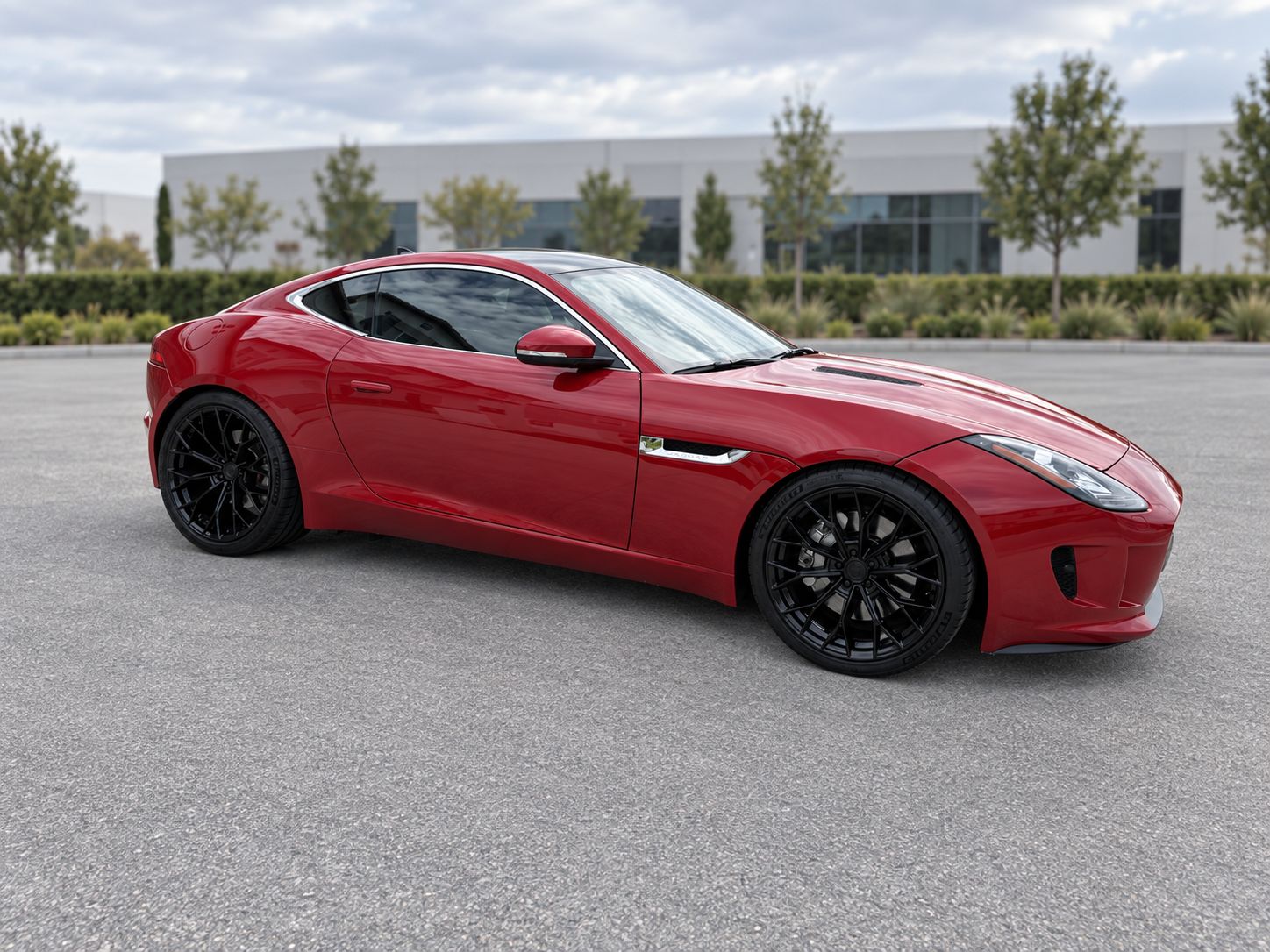 Used 2016 Jaguar F-TYPE Coupe RWD image 2