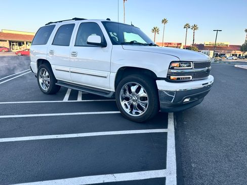 Used 2005 Chevrolet Tahoe LT w/ LT Preferred Equipment Group image 2