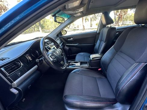 Used 2017 Toyota Camry SE w/ Moonroof Package image 10