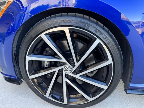 Used 2019 Volkswagen Golf 4-Door image 16