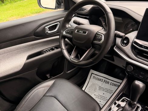 Used 2022 Jeep Compass Latitude AWD/4WD image 10
