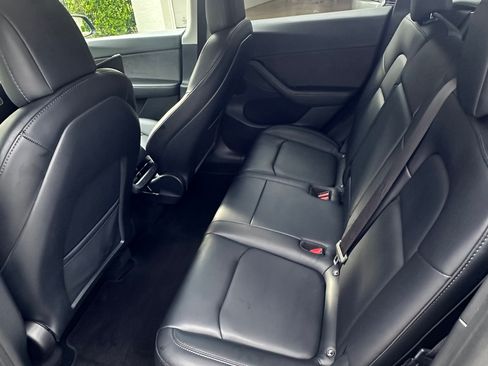 Used 2022 Tesla Model Y Long Range AWD/4WD image 5