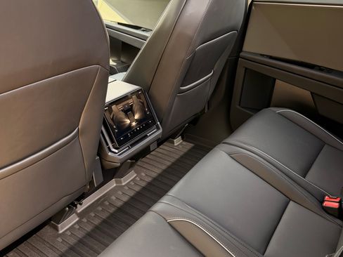 Used 2024 Tesla Cybertruck AWD Crew Cab image 21