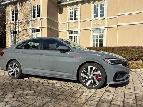 Used 2021 Volkswagen Jetta GLI image 2