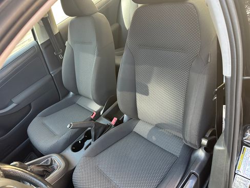 Used 2011 Volkswagen Jetta S image 4