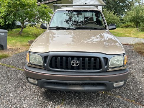 Used 2004 Toyota Tacoma 2WD Regular Cab image 2