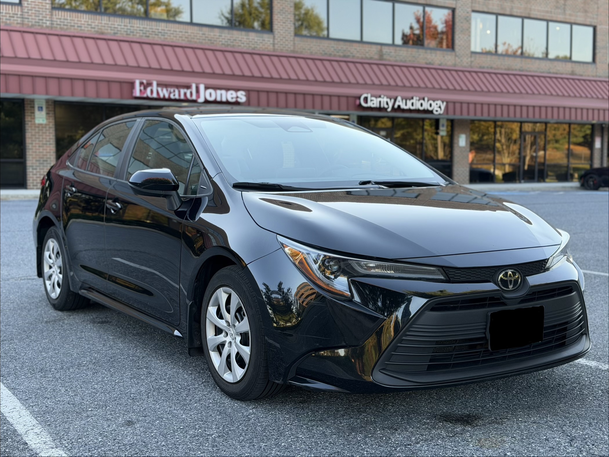 Used 2023 Toyota Corolla LE w/ Carpet Mat Package (TMS) FWD image 2