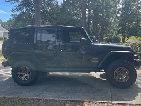 Used 2014 Jeep Wrangler Unlimited Sport w/ Connectivity Group image 10