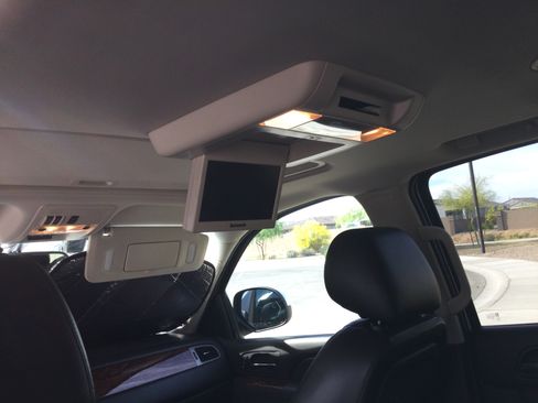 Used 2012 Chevrolet Suburban LTZ image 23