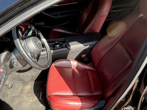 Used 2024 MAZDA MAZDA3 Hatchback w/Premium Plus Pkg image 6