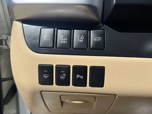 Used 2015 Toyota Highlander Limited Platinum FWD image 4