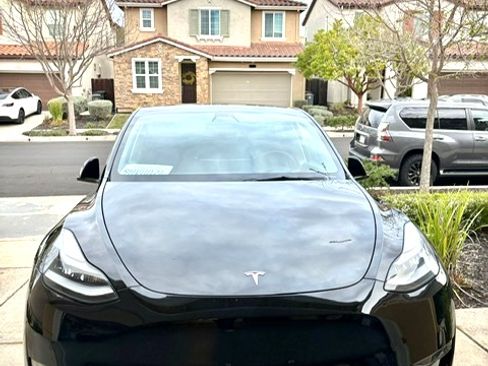Used 2021 Tesla Model Y Long Range image 11