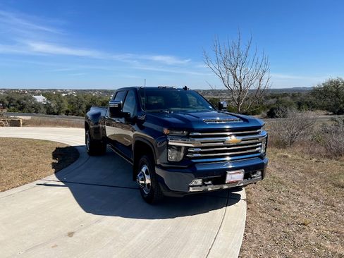 Used 2022 Chevrolet Silverado 3500 High Country w/ Technology Package image 6