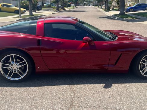 Used 2007 Chevrolet Corvette Coupe w/ Preferred Equipment Group RWD image 1