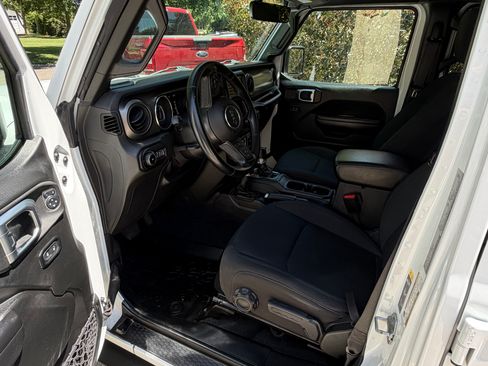 Used 2021 Jeep Wrangler Unlimited Sport AWD/4WD image 5