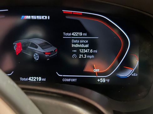 Used 2022 BMW M550i xDrive w/ Premium Package image 11