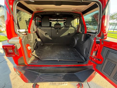 Used 2022 Jeep Wrangler Unlimited Sahara w/ LED Lighting Group image 12