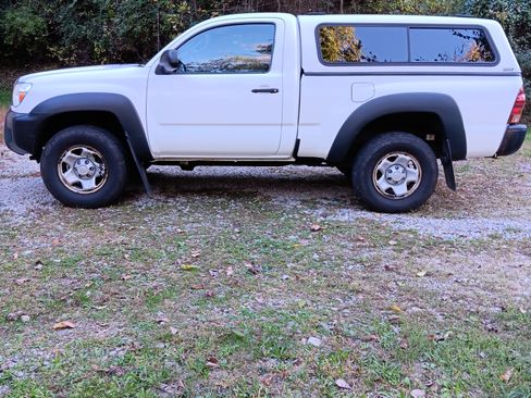 Used 2012 Toyota Tacoma 4x4 Regular Cab image 1