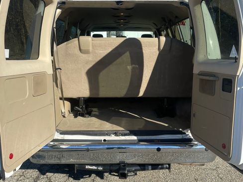 Used 2011 Ford E-350 and Econoline 350 XLT image 8