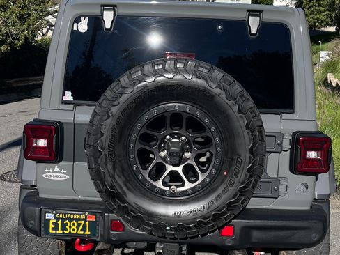 Used 2022 Jeep Wrangler Unlimited Rubicon w/ Xtreme Recon 35" Tire Package image 9