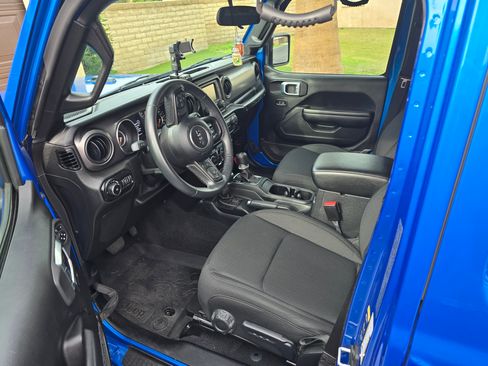 Used 2021 Jeep Wrangler Unlimited Sport image 12