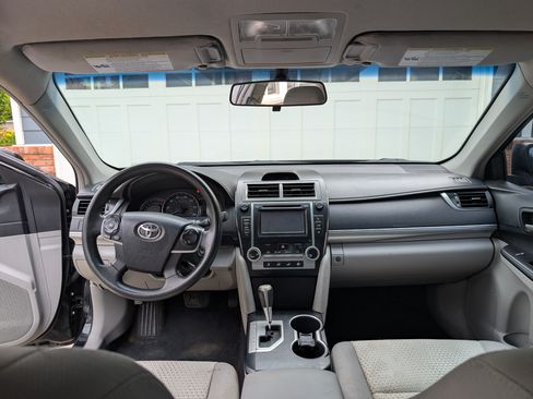 Used 2012 Toyota Camry LE FWD image 6