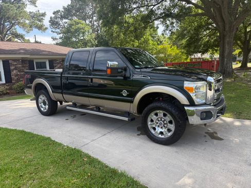 Used 2014 Ford F250 Lariat w/ Lariat Ultimate Package AWD/4WD image 2