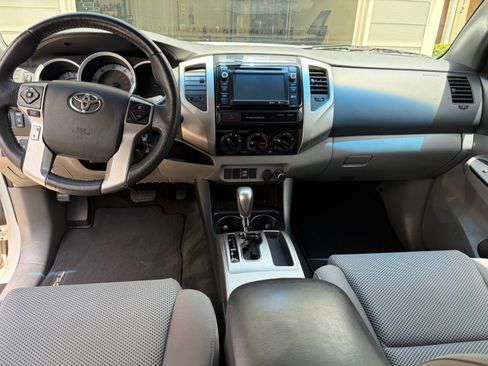 Used 2015 Toyota Tacoma PreRunner w/ TRD Off-Road Package RWD image 13