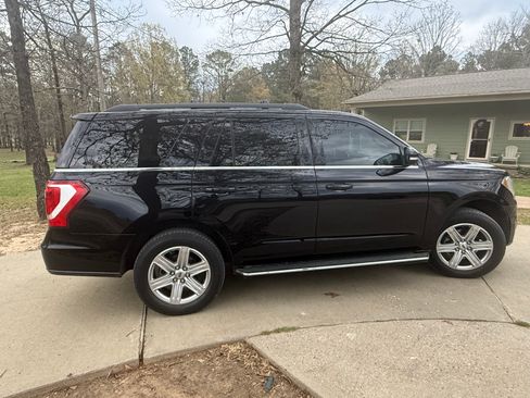 Used 2019 Ford Expedition XLT w/ Equipment Group 202A image 4