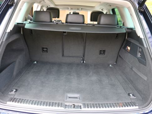 Used 2012 Volkswagen Touareg VR6 image 13