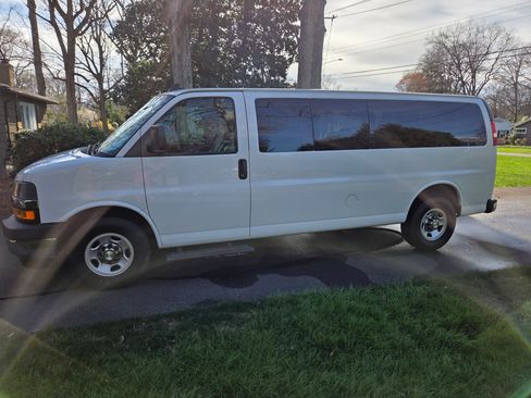 Used 2019 Chevrolet Express 3500 LT w/ LT Preferred Equipment Group image 2