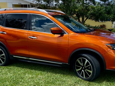 Used 2018 Nissan Rogue SL w/ Premium Package image 1