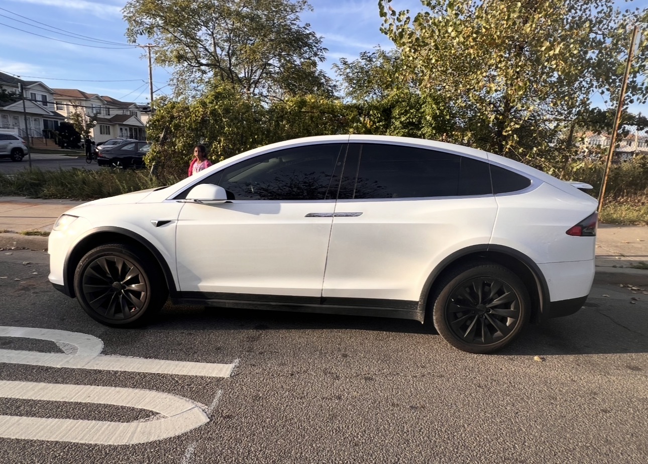 Used 2018 Tesla Model X 100D AWD/4WD image 5