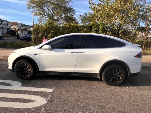 Used 2018 Tesla Model X 100D AWD/4WD image 5