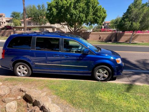 Used 2010 Dodge Grand Caravan SXT image 1