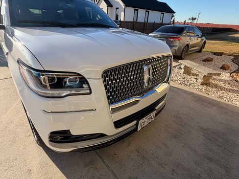 Used 2023 Lincoln Navigator Reserve image 2