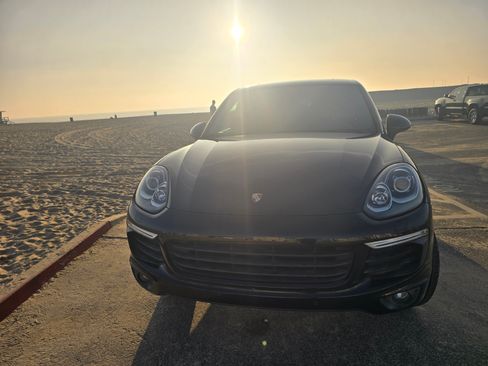 Used 2017 Porsche Cayenne Platinum Edition image 6