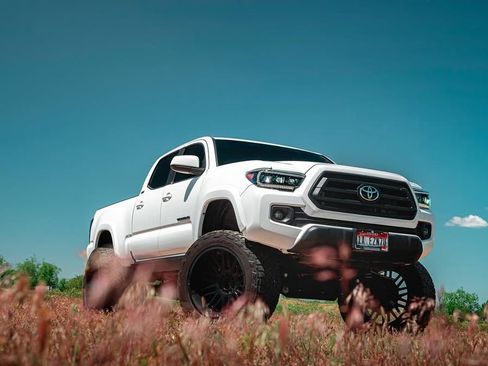 Used 2022 Toyota Tacoma SR5 image 1