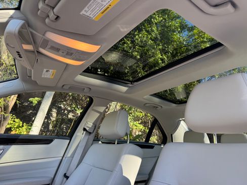 Used 2014 Mercedes-Benz E 350 Sedan image 15